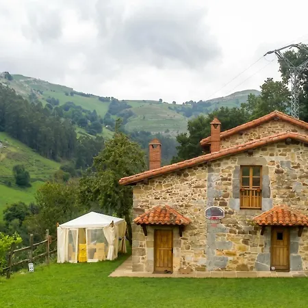Casa vacanze Charming House In With Jacuzzi La Cavada