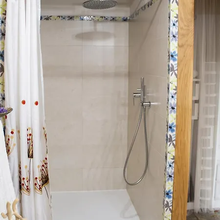 Charming House In With Jacuzzi Vakantiehuis *