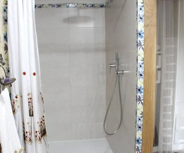 Charming House In With Jacuzzi