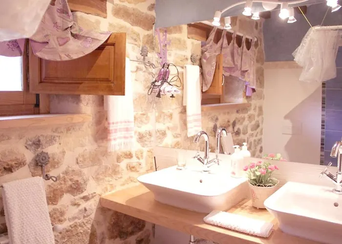 Holiday home Charming House In With Jacuzzi La Cavada